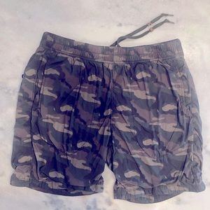 Relwen Camo WindZip Shorts - Medium